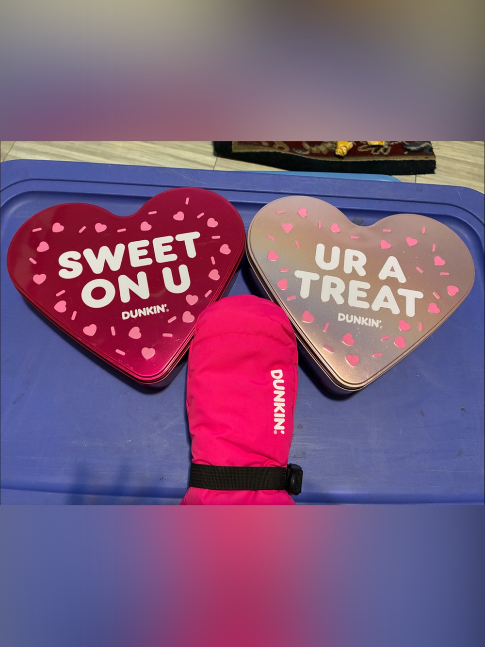 Dunkin' Heart Tins & Glove